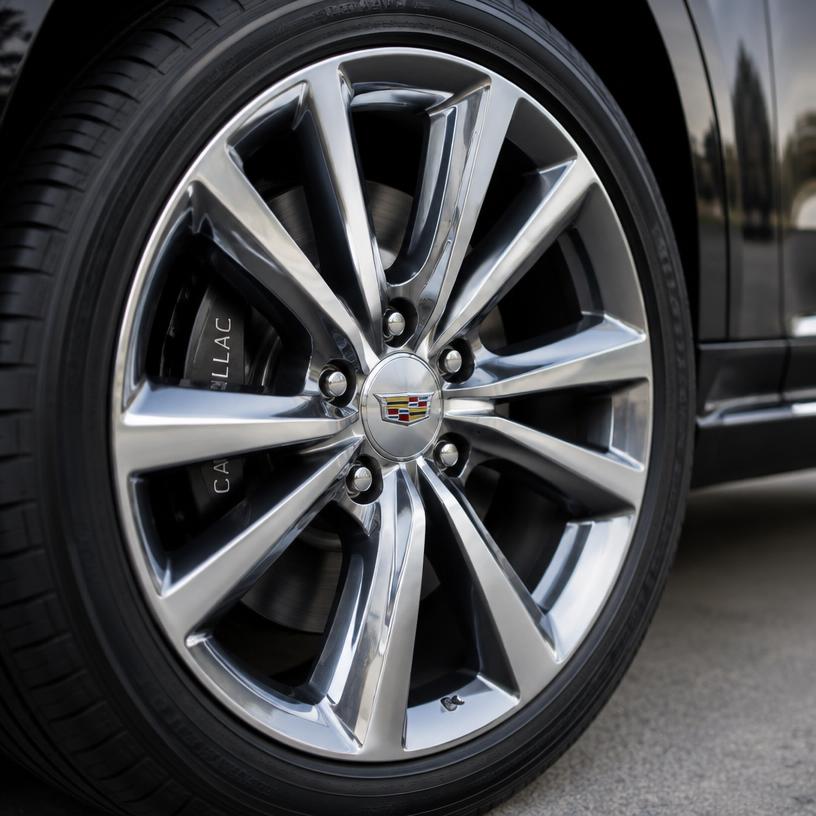 Cadillac XT5 alloy wheel detail